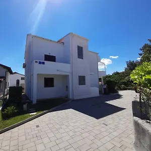 Niva Apartment