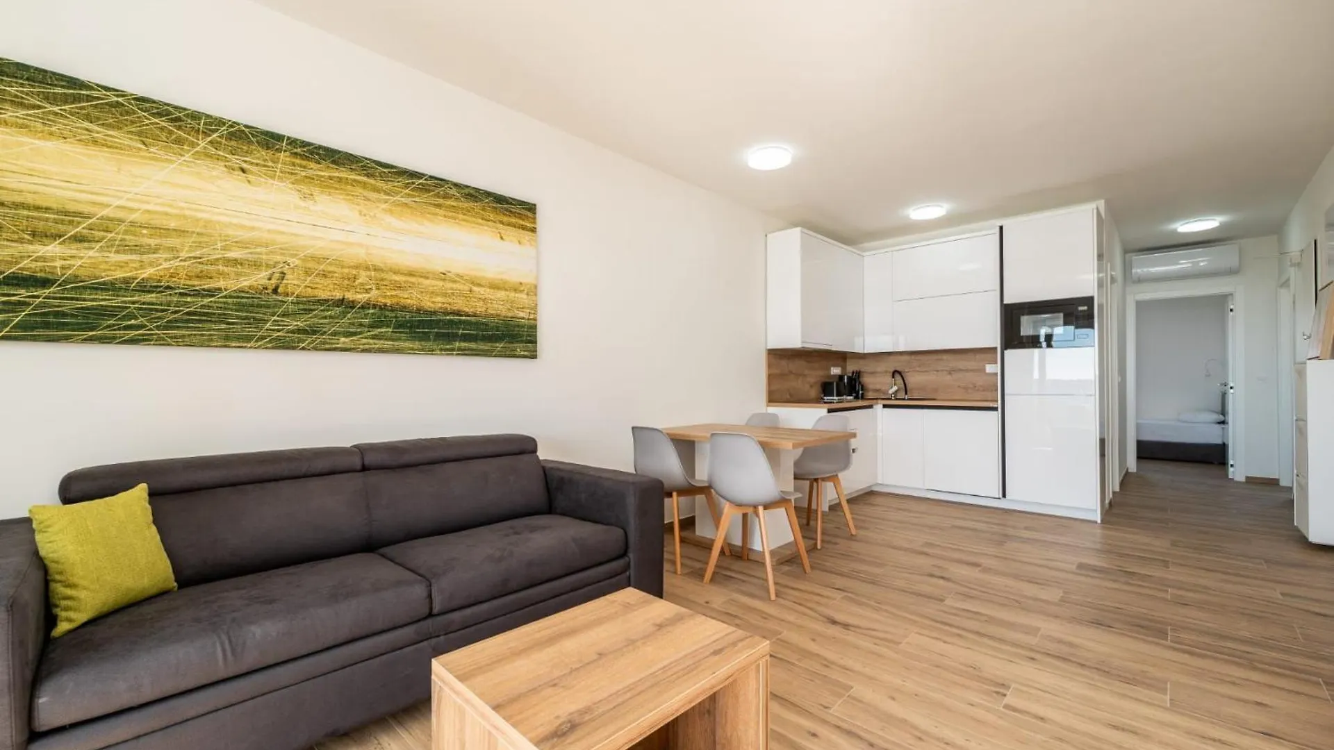 Aquavista 2 Apartment Nin 0*,
